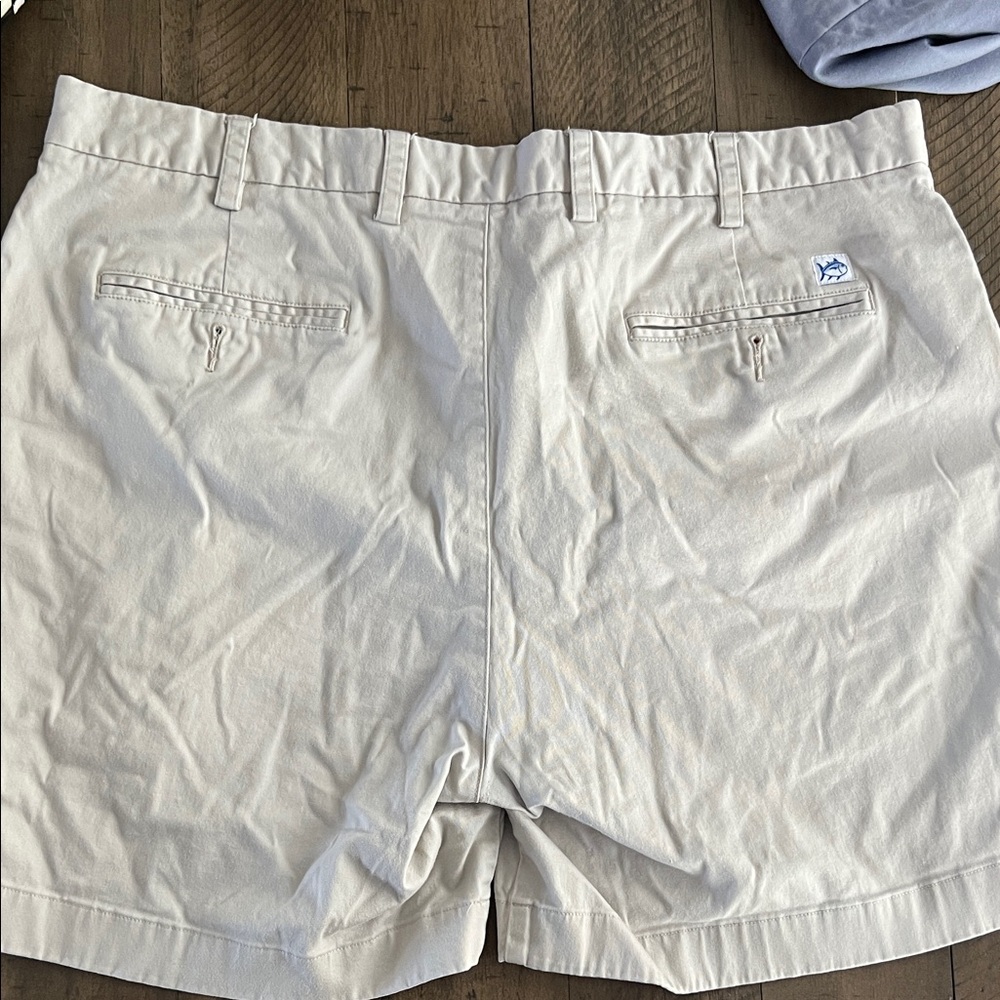 Southern Tide Men's Tan Flat Front Shorts